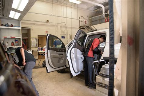 Auto Collision Technology Program 的图像结果