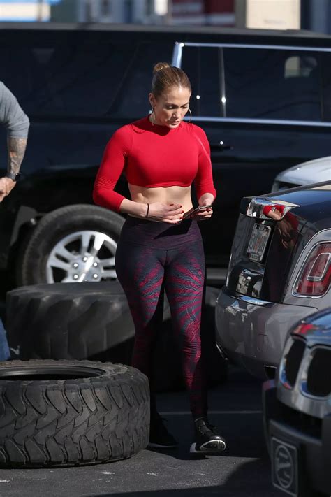 Jennifer Lopez suffers brutal wardrobe malfunction in skintight ...