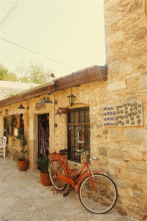 Small Storefront View 的图像结果