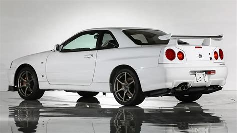 Nissan R34 Skyline GT-R V-Spec sets price record - Drive