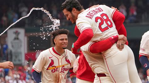 Nolan Arenado’s ninth-inning RBI double lifts the Cardinals over the Dodgers 2-1 - Matrix Midwest