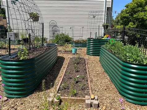 What to Make the Depth of Your Raised Bed Gardens