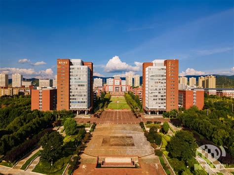 无人机航拍云南大学呈贡校区，欧式建筑风的云南最高学府_腾讯视频