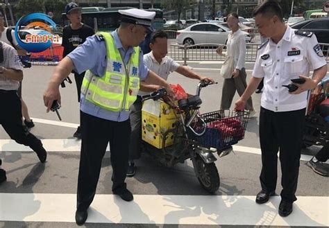 郑州交警全警出动严查违法车辆 公安局长亲自上路拦查_大豫网_腾讯网