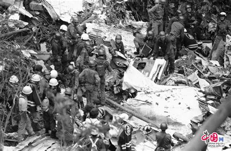 88年洛克比空难事件真相成谜，飞机被撕成18000多块碎片/地面11人被砸中丧生 | 探索网