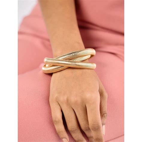 Buy Pipa Bella by Nykaa Fashion Gold Textured Intertwined Bracelet ...