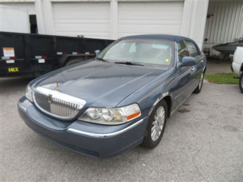 2005 Lincoln Town Car - Bay Area Auction Services