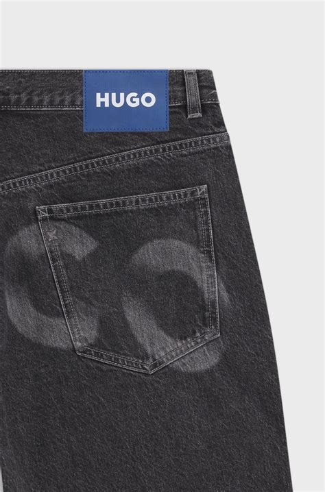 HUGO - Baggy-fit jeans in black denim with faded logo - Dark Grey