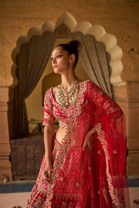Why Should You Choose A Designer Lehenga For Your Wedding?
