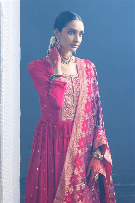 Magenta Embellished Flared Kurta Set – SABHYATA CLOTHING