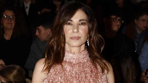 Falda de tul y blusa satinada: Mariló Montero deslumbra con un conjunto ...