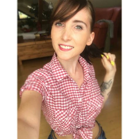 Lia Louise | Celebs, Fashion, Cam girls