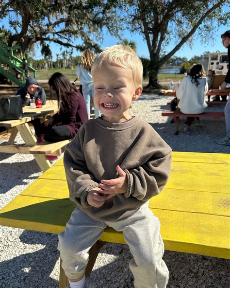 Dayle Hoffman Kerns | Last pic is a vibe 😂 solid Saturday morning at the farm | Instagram