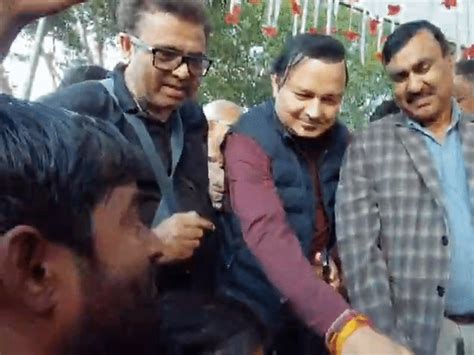 SP Chief Akhilesh Yadav Questions BJP Link; Aide Seizes YouTuber Phone ...
