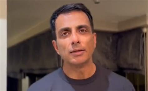 बिना हेलमेट के बाइक चला रहा था ये शख्स! पुलिस ने फिर भी नहीं काटा चालान ...