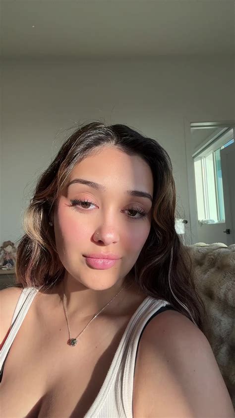 Jessica Kinley • Follows You (@xjessicakinley) - Urlebird