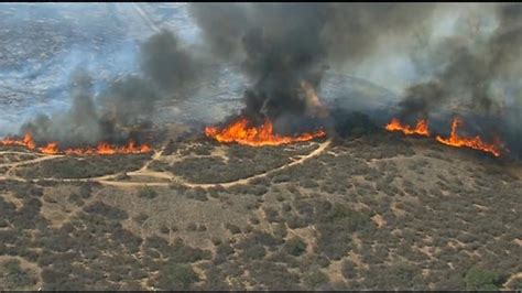 Crews contain 8-acre brush fire in El Cajon | cbs8.com