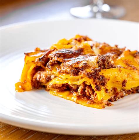 Small lasagne of lentil & mushroom ragu, bechamel & sage (v) - Cin ...