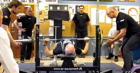 Watch the world's oldest powerlifter lift a weight of 130 kg at 92, and ...