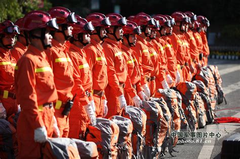 武警攀枝花市消防支队开展地震救援演练 - 中国军网