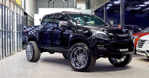 Isuzu D-Max V-Cross rescued from a poor paint and mod job: New resto ...