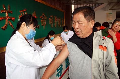 傅山村60岁以上老年人免费接种流感疫苗