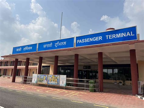 Hyper nationalism outside, desolate inside: A guide to the Wagah-Attari ...