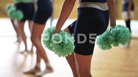 Cheerleading Moves With Pom Poms
