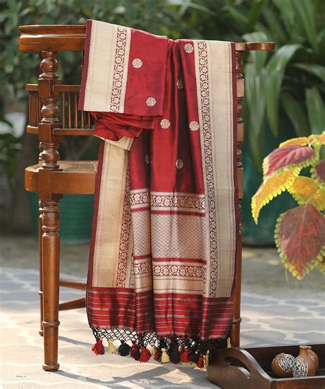 Handloom Maroon Pure Katan Silk Kadhwa Asharfi Booti Dupatta – WeaverStory