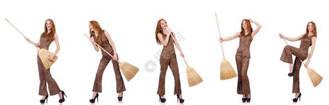 拿着扫帚的女人被白色隔离高清图片下载-正版图片507240000-摄图网
