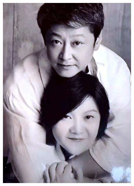 1989年和陈凯歌结婚，44岁又嫁帅老公，如今59岁的洪晃生活怎么样__财经头条