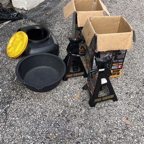 2 X Black Jack 3-Ton Jack Stands AND 2 Oil Buckets FREE for Sale in ...