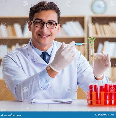 Biotechnology Scientist 的图像结果