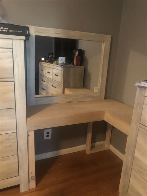 Diy corner vanity – Artofit