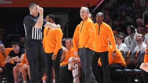 Reader defends Rick Barnes while another rips Tennessee basketball coach