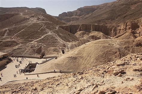 https://cdn.britannica.com/59/25059-050-5E36B57C/tomb-Tutankhamun-Valley-of-the-Kings-Thebes.jpg