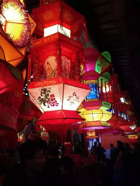 元宵佳节在“云”上游览豫园灯会 一起为武汉祈福为中国加油_视觉 _ 文汇网