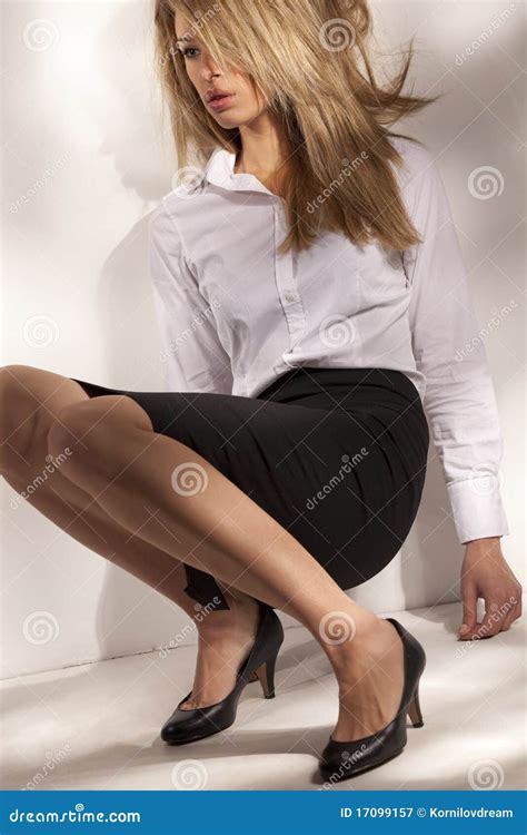 Beautiful Women Business Suit 的图像结果