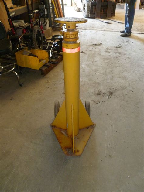 SEMI TRAILER STABILIZING JACK STAND SAFETY MANSFIELDFW | Jack stands ...