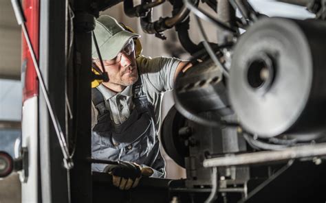 Diesel Engine Mechanic 的图像结果