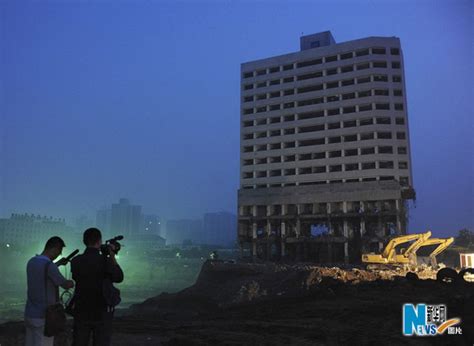 西安118米高楼爆破原因 爆破区域将建综合体项目-闽南网