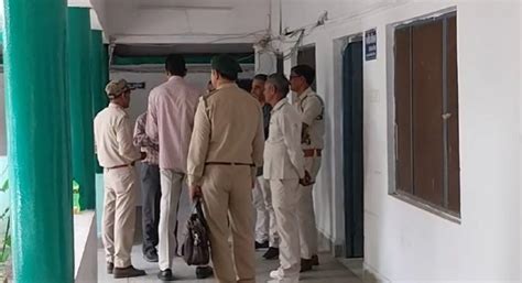 Madhya Pradesh: Thieves Cut Out Window In Gwalior Forest Department ...