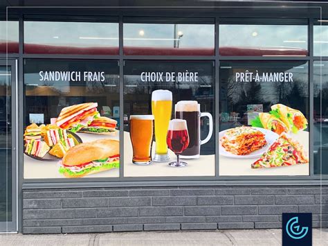 Convenience Store Window Display 的图像结果