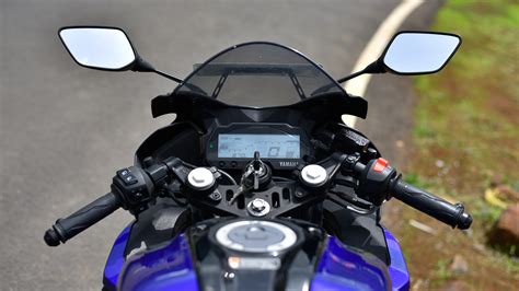 Yamaha YZF-R15 V3.0 2018 STD Bike Photos - Overdrive