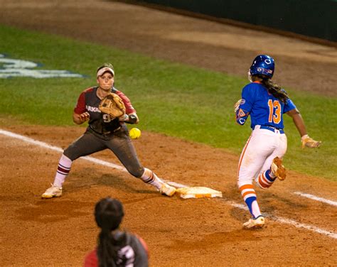 Softball First Base 的图像结果