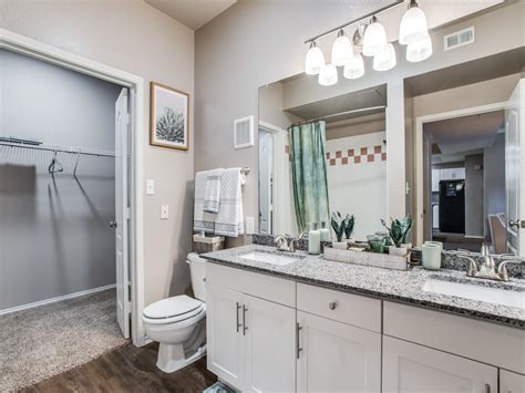 La Ventura Apartments