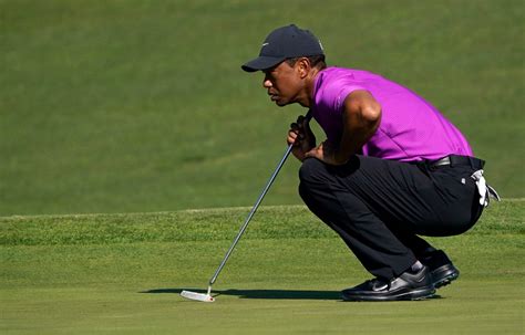 Tiger Woods Putting Wallpaper