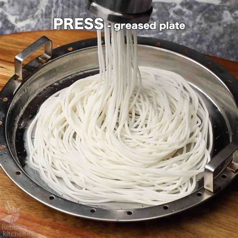 इडियप्पम रेसिपी | idiyappam in hindi | स्ट्रिंग हॉपर | नूलप्पम