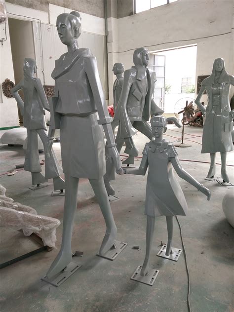 玻璃钢雕塑厂：玻璃钢雕塑的安装及特点（图）