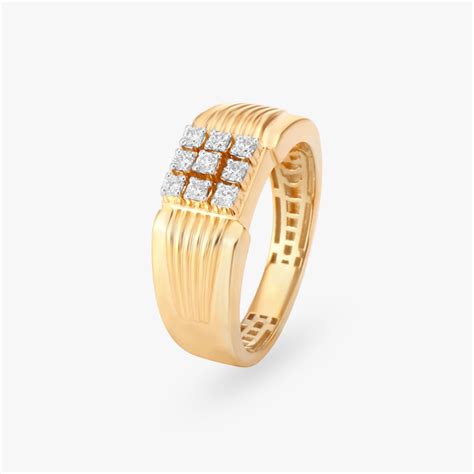 Glistening Diamond Finger Ring